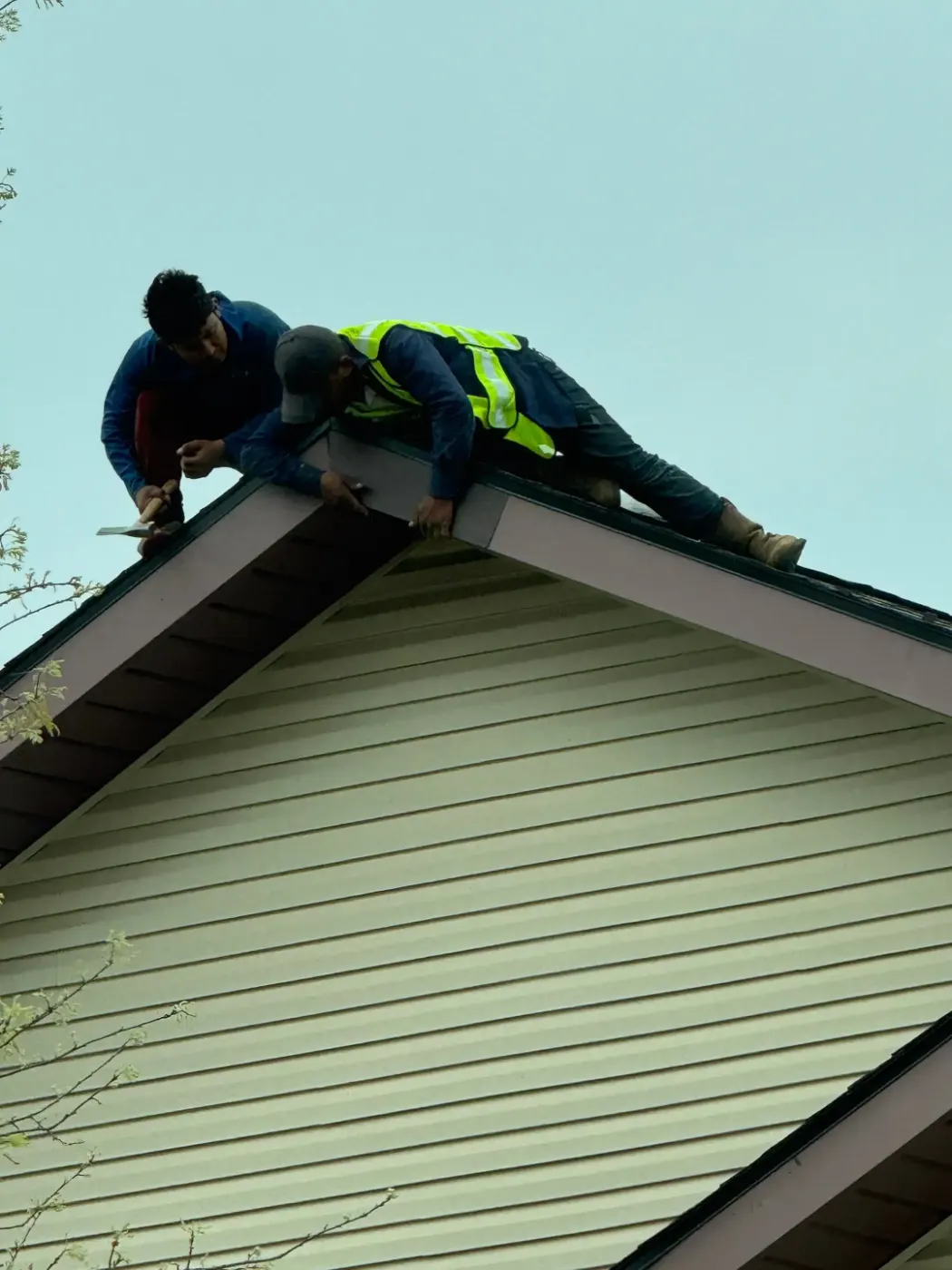 Manufacturer-certified roof installation in Worthington